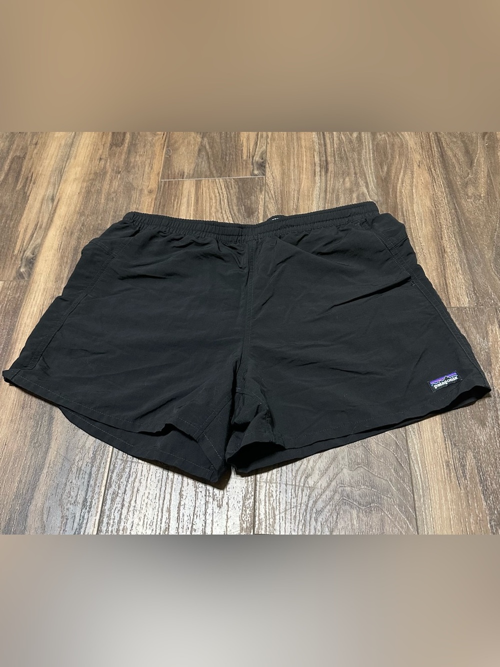 Patagonia Women’s Black Barely Baggies 4” Inseam Large L Outdoors Hiking